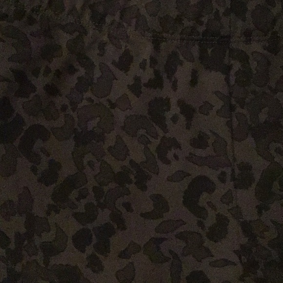 Cabi Black Leopard Print Leggings Size Small - Picture 2 of 4